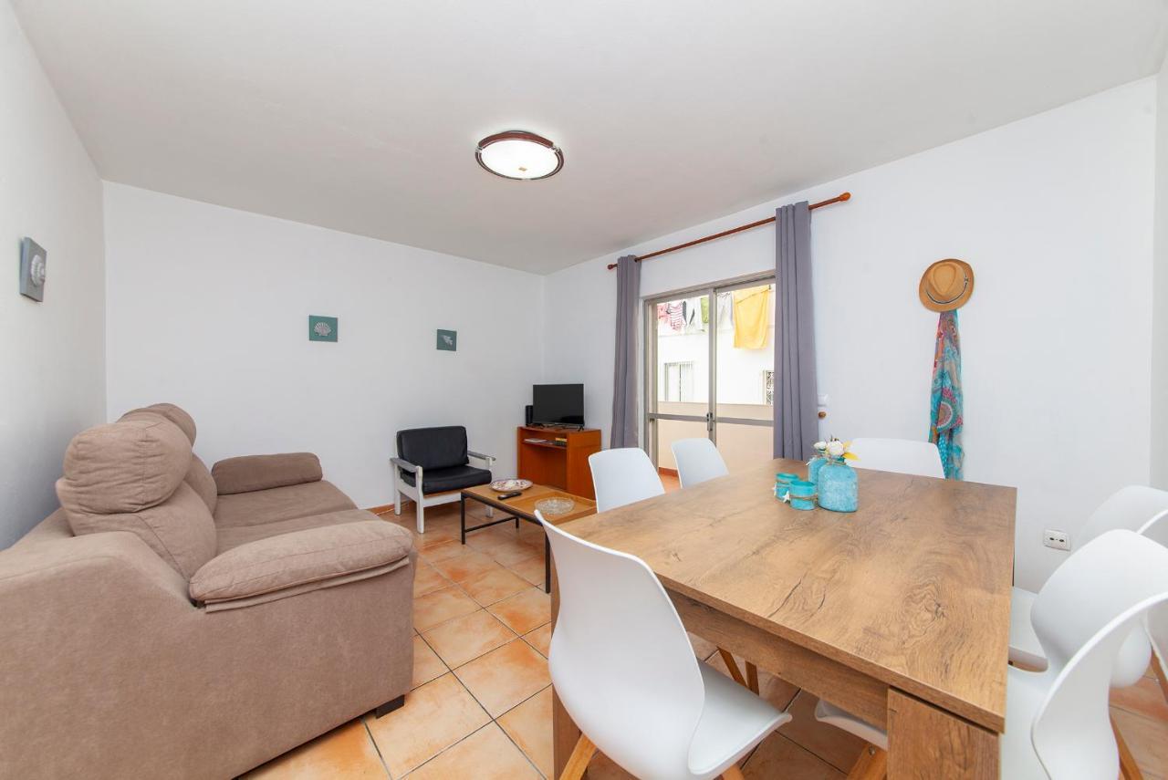 B18 - Village Street Apartment Лагос Екстериор снимка