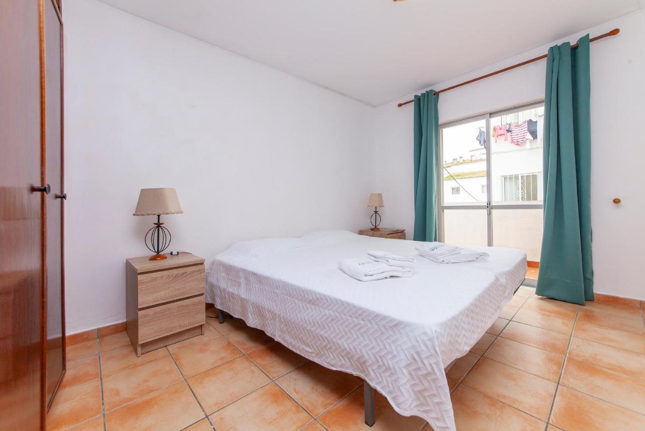 B18 - Village Street Apartment Лагос Екстериор снимка