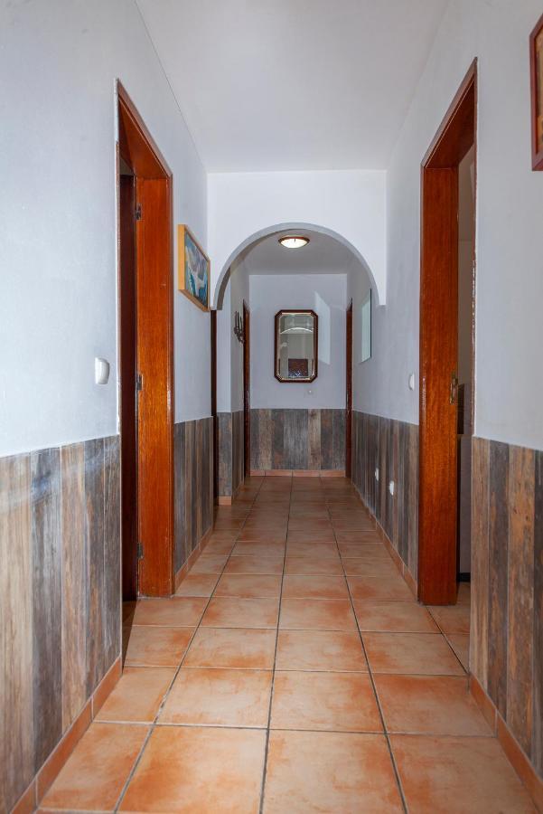 B18 - Village Street Apartment Лагос Екстериор снимка