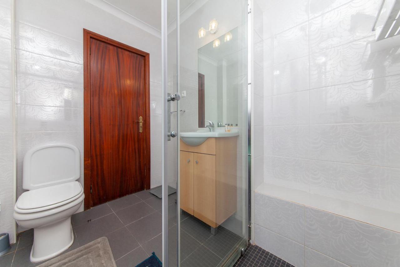 B18 - Village Street Apartment Лагос Екстериор снимка