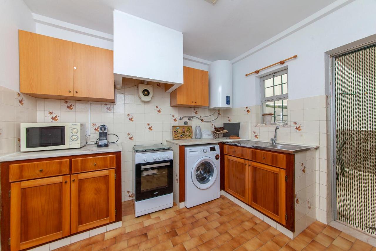 B18 - Village Street Apartment Лагос Екстериор снимка