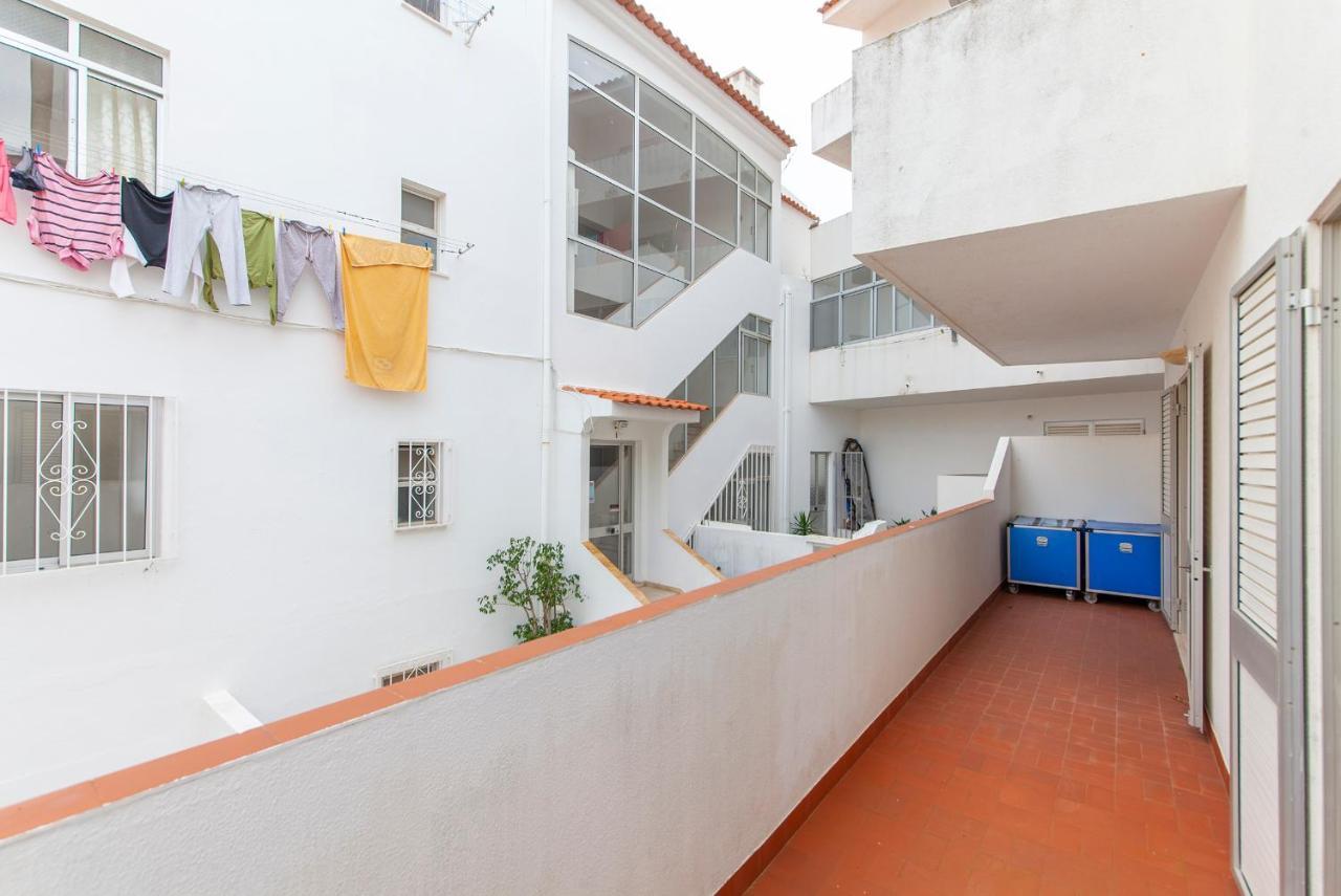 B18 - Village Street Apartment Лагос Екстериор снимка