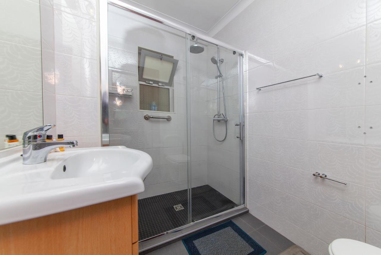 B18 - Village Street Apartment Лагос Екстериор снимка
