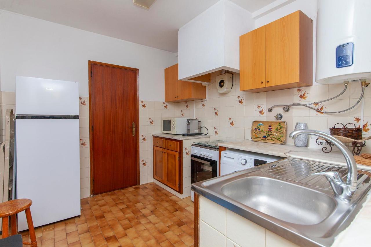 B18 - Village Street Apartment Лагос Екстериор снимка